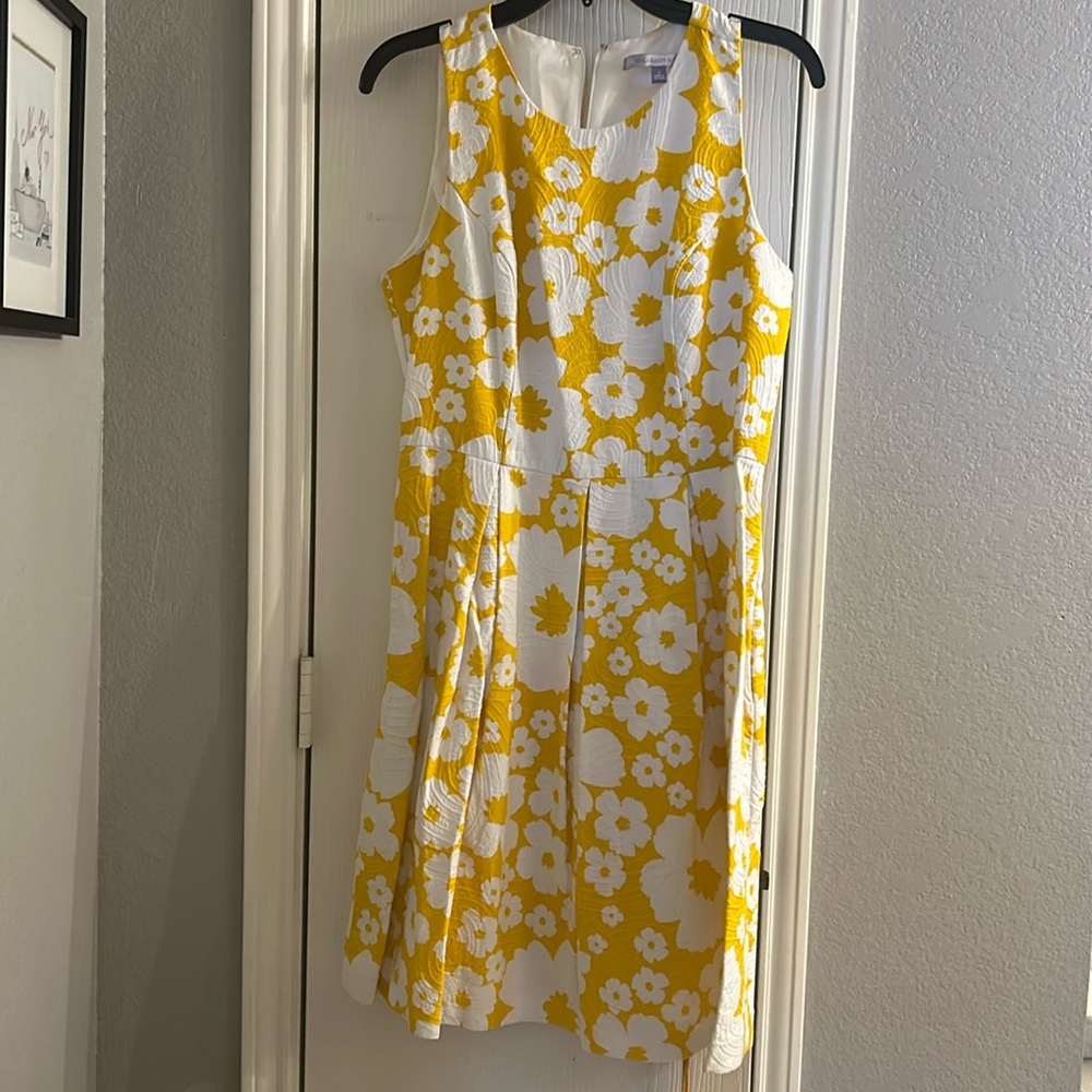 Women dress size 10 yellow and white floral dress